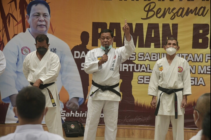 Gubernur Kalsel Pimpin Latihan Karate di Kiram Park