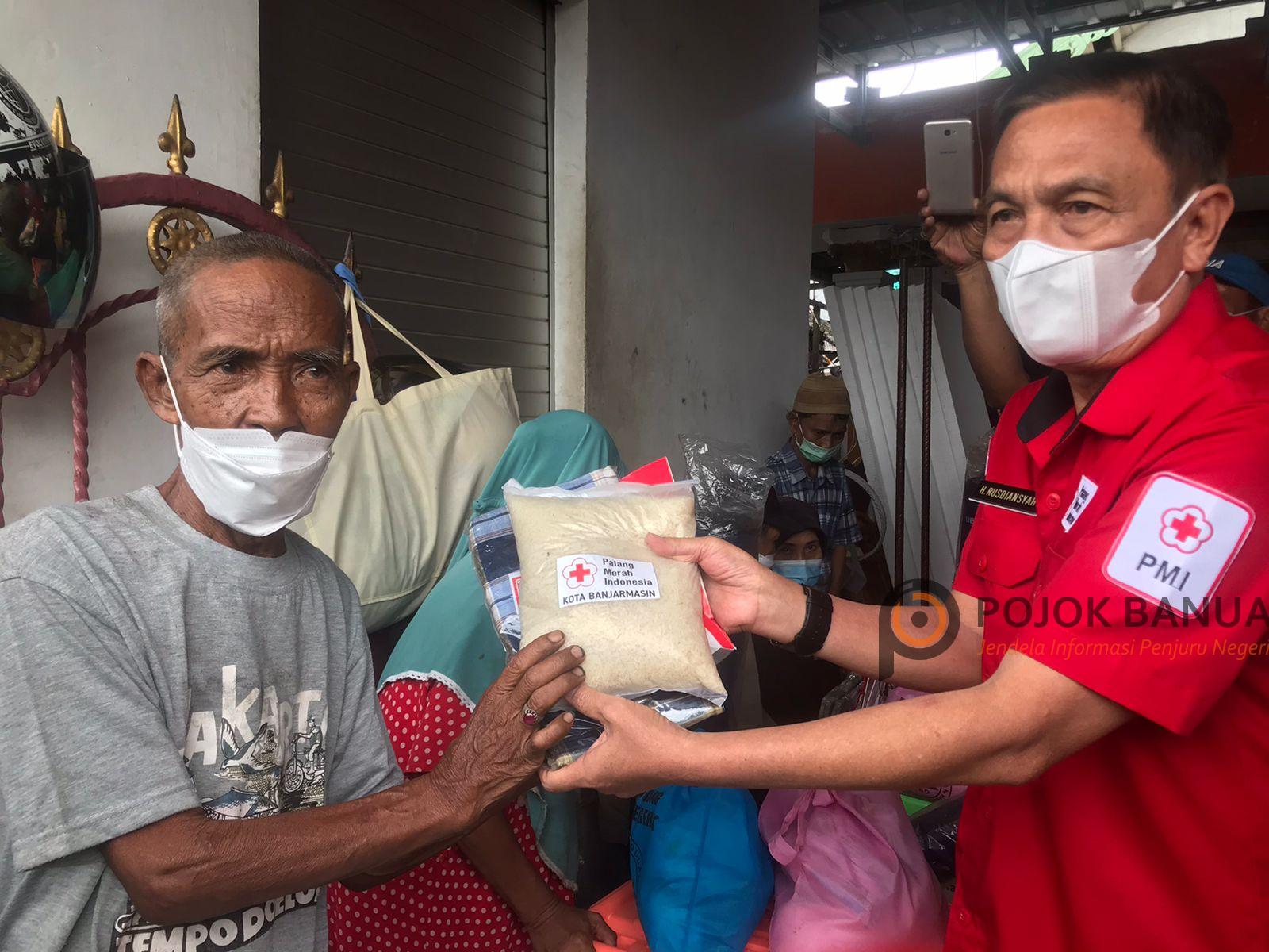 PMI Bantu Korban Kebakaran di Banjarmasin