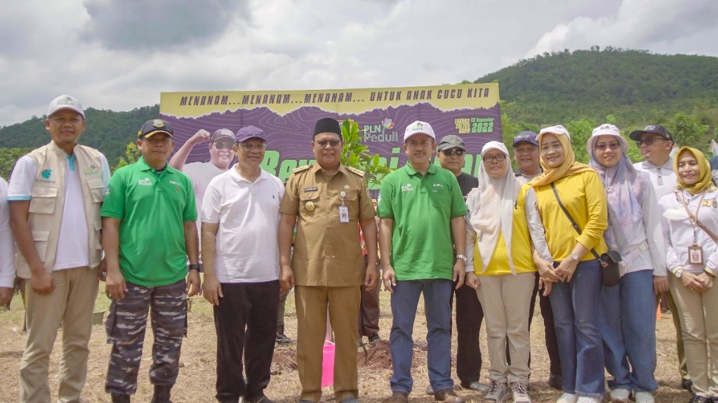 Jaga Kelestarian Alam, Kolaborasi PLN Tanam Ribuan Pohon di Tahura Sultan Adam