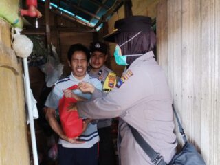 Jumat Berkah, Lansia di Banjarbaru Selatan Terima Bantuan