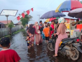 Banjir bak Wisata Dadakan, Warga Ramai Sambangi Desa Tungkaran