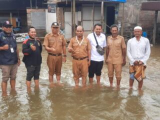 Pemkab Banjar dan Kemensos Monitoring Banjir di Kecamatan Martapura Timur