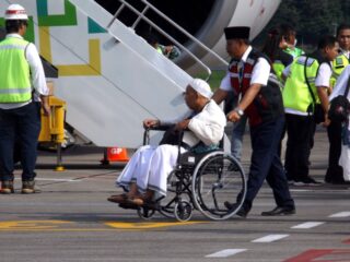 Jelang Puncak Ibadah Haji, Ratusan Kursi Roda Disediakan untuk Jemaah Lansia