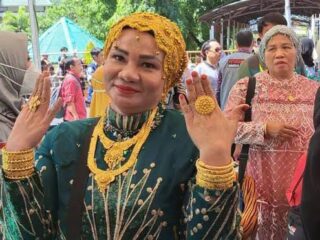 Pulang Haji Tampil Glamor, Diperiksa Bea Cukai Ternyata Emas Imitasi