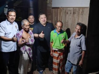 Kolaborasi Dengan Legislator Kalsel, Taufik Bantu Bedah Rumah di Kecamatan Cempaka