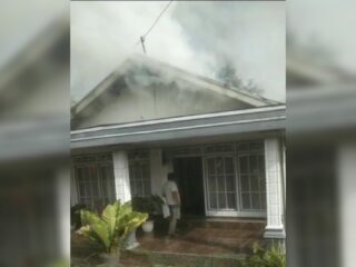 Kebakaran di Ilung Pasar Lama HST, Satu Rumah Warga Hangus Terbakar