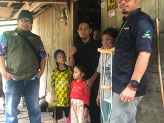 Relawan Al Tamar dan Dinsos Balangan Salurkan Bantuan Disabilitas di Lokasi Terpencil