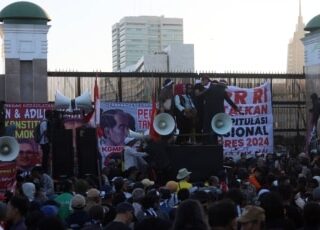 Jelang Pengumuman KPU: Demonstrasi di DPR, Sekolah di Jakpus Belajar Jarak Jauh