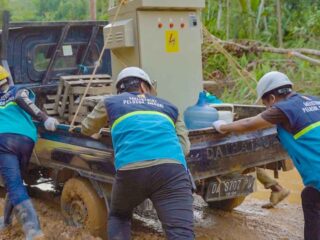 Dedikasi PLN Memajukan Negeri, Desa Pesisir Paling Ujung Kalimantan Tengah Nikmati Listrik 24 Jam