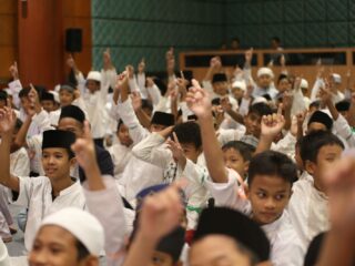 Bulan Ramadan, Yayasan Baitul Maal PLN Kembali Salurkan Bantuan Anak Yatim, Dhuafa Hingga Kaum Difabel