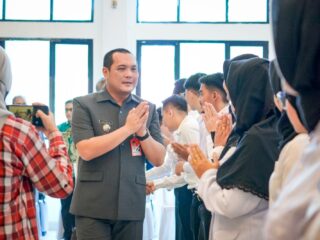 Didominasi PPPK Guru, Ratusan ASN Pemko Banjarbaru Dilantik dan Terima SK Wali Kota