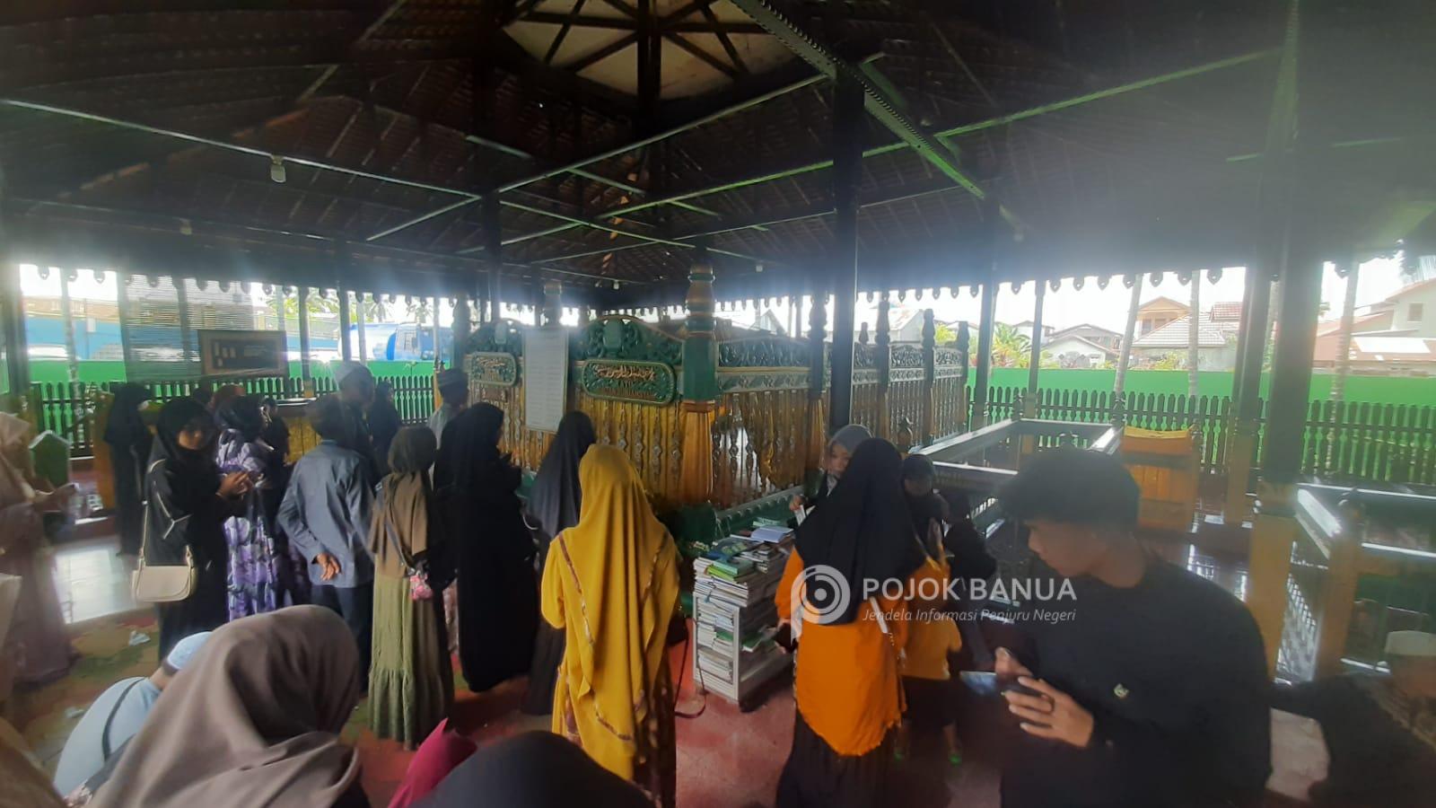 Di Malaysia, makam Sultan Suriansyah dibanjiri peziarah saat Idul Fitri