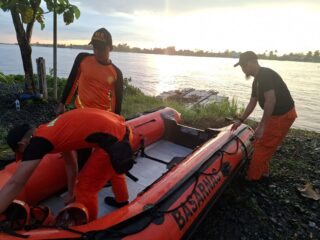Seorang Remaja Diduga Terjatuh dari Kapal di Sungai Barito