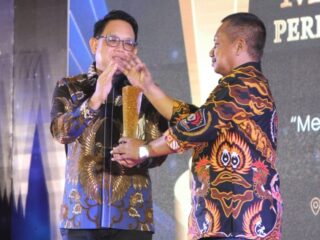 Pj Gubernur Jatim Raih PWI Jatim Award 2024