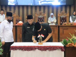 Rapat Paripurna DPRD Kabupaten Tanah Bumbu: Penyampaian LKPj Bupati Tahun 2023